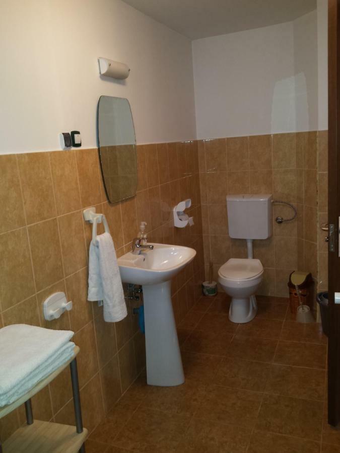 Eszter Vendeghaz Hotel Izvoru Crisului Luaran gambar